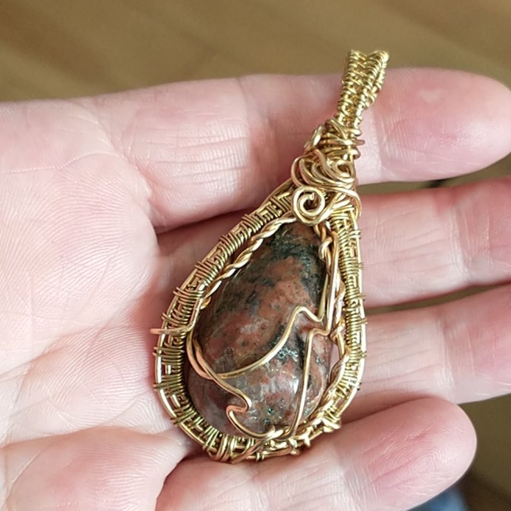 🇨🇦Polished Stone Pendant